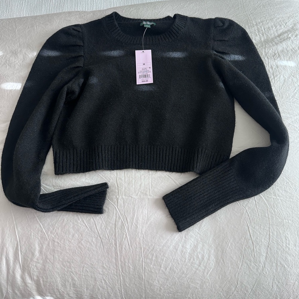 ADORABLE NWT BLACK PUFF SLEEVE SWEATER SIZE MEDIUM